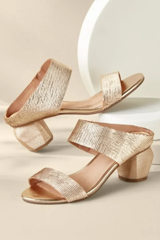 Hot Soft Surroundings Antelope Amelia Textured Sandal Gold